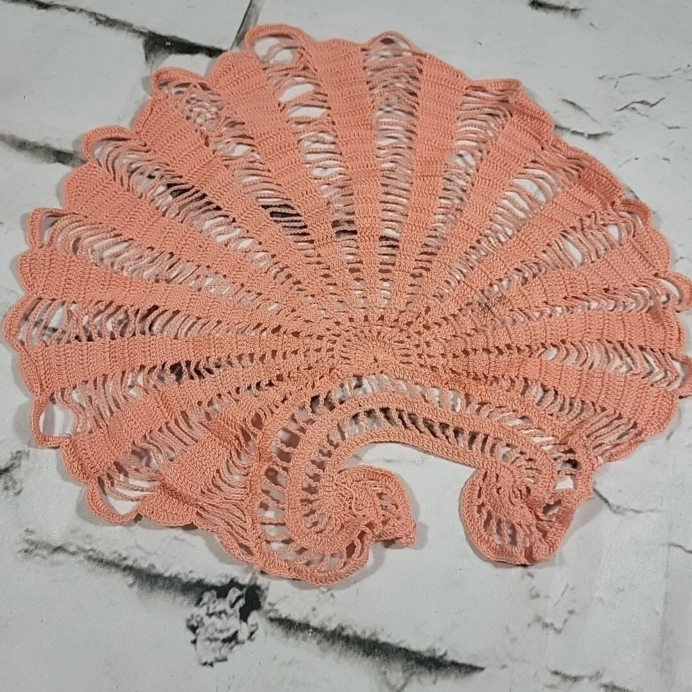 Vintage‎ Doily Peach Circular Crocheted Handmade Grannycore